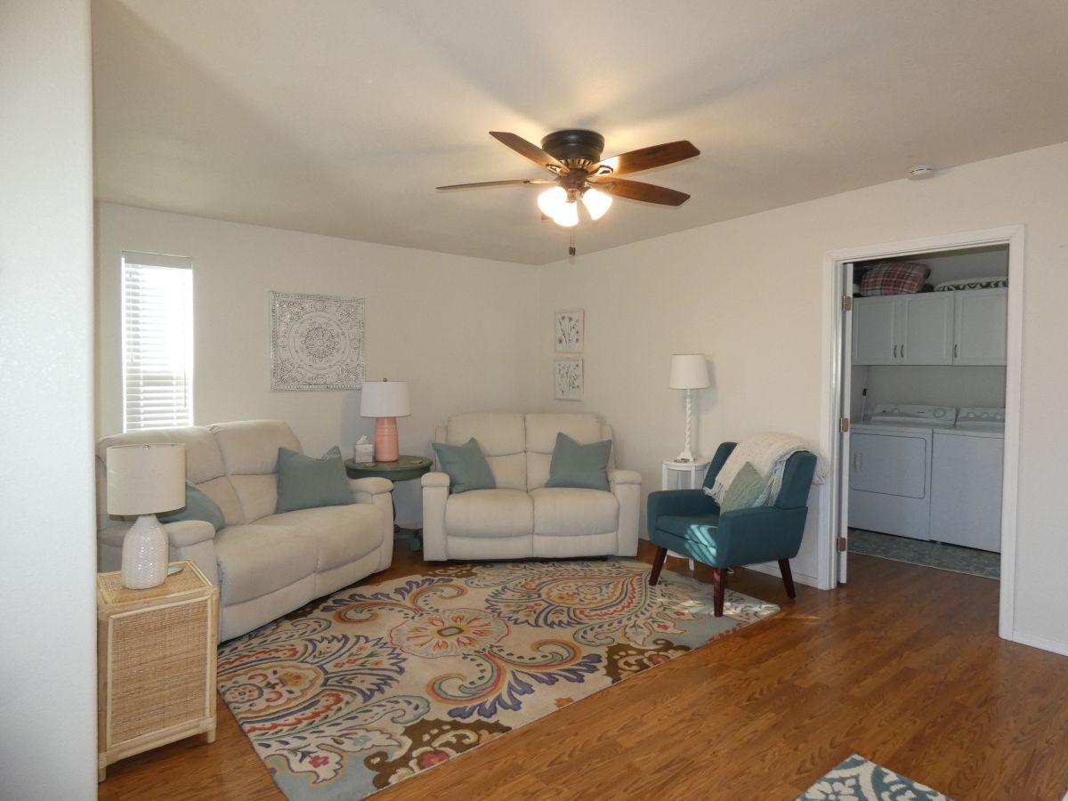 1110 North Henness Rd 1571