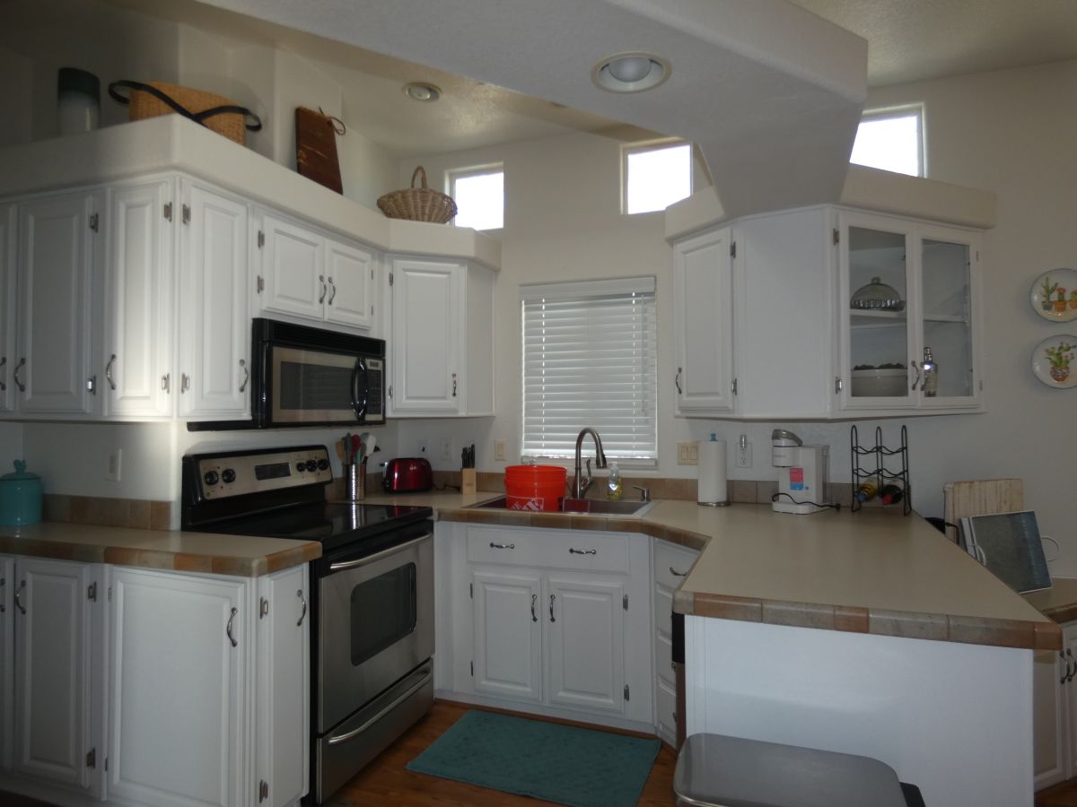 1110 North Henness Rd 1571