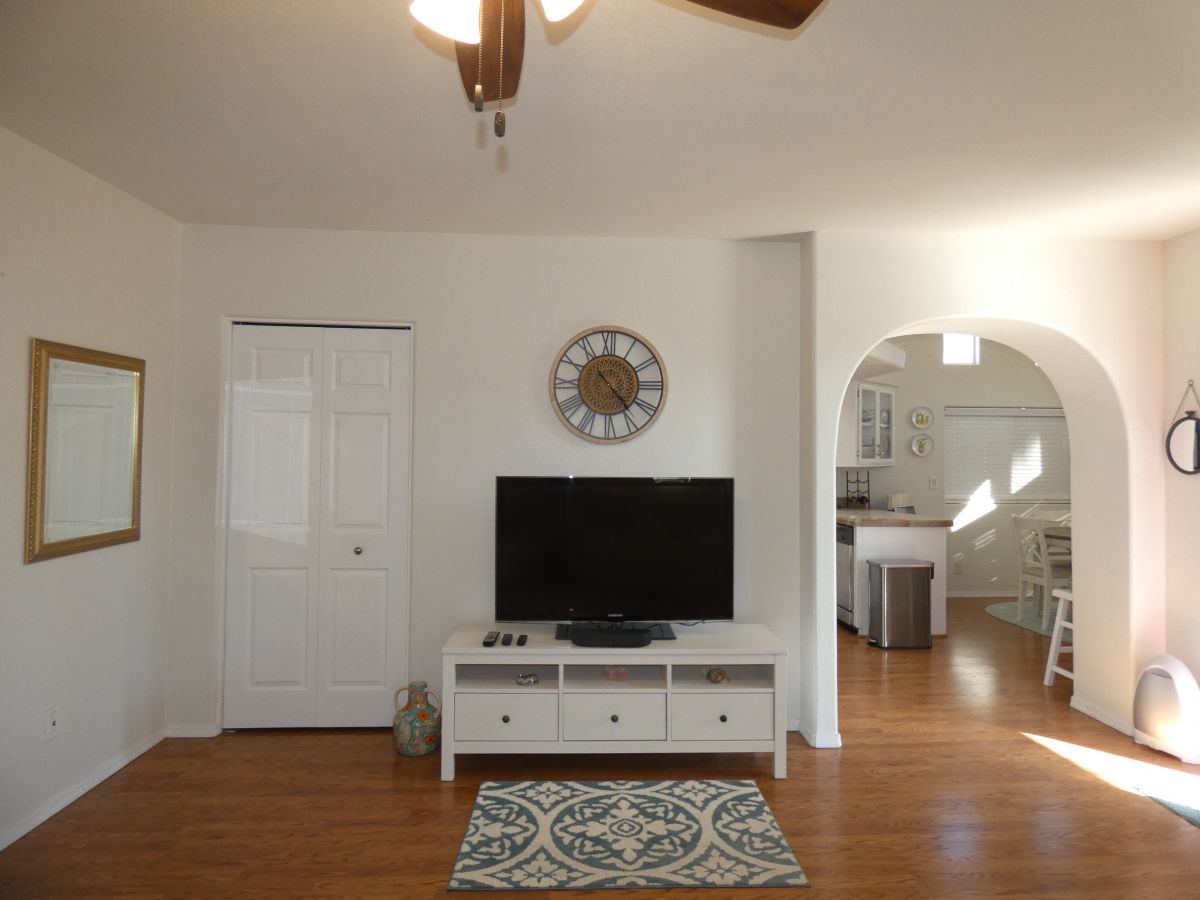 1110 North Henness Rd 1571