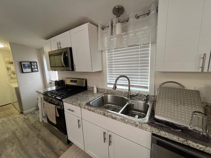 2050 W. Dunlap Ave #E223