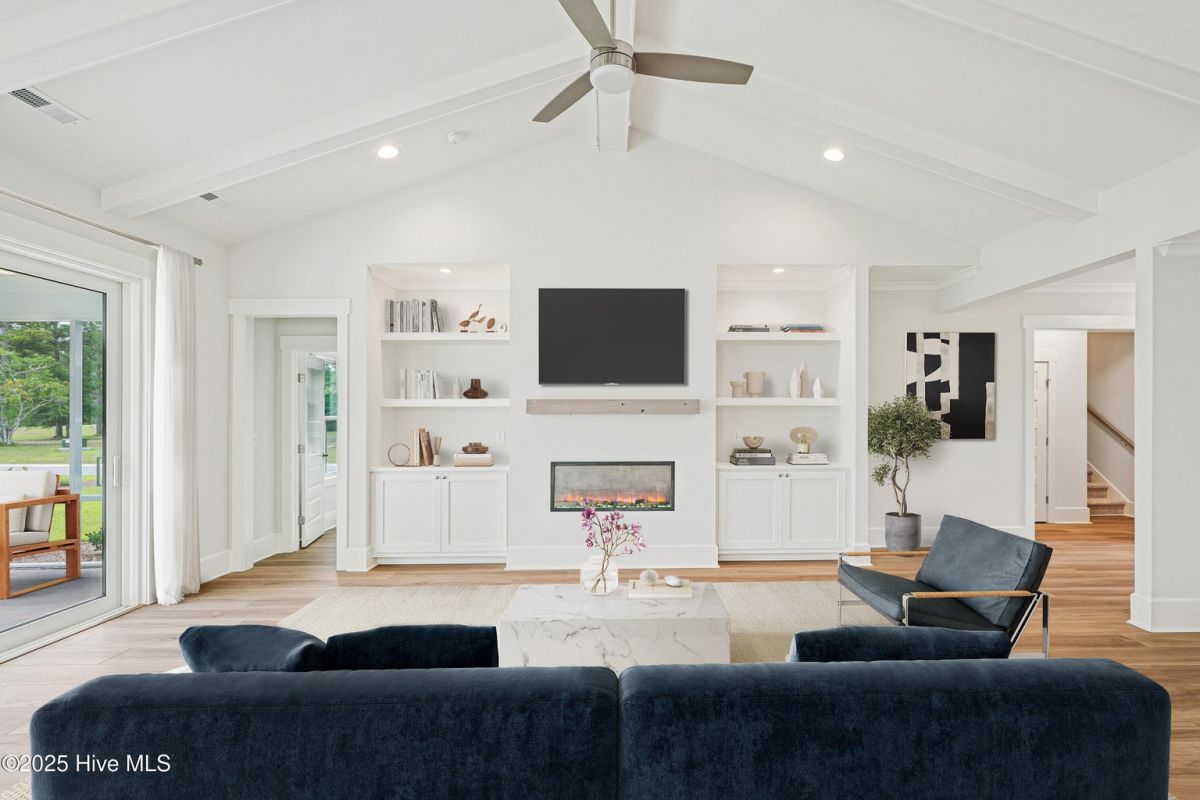 1185 Montclair Place