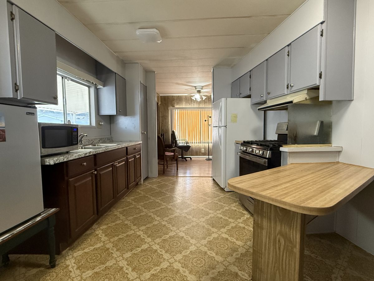 2200 W Wilson St # 068