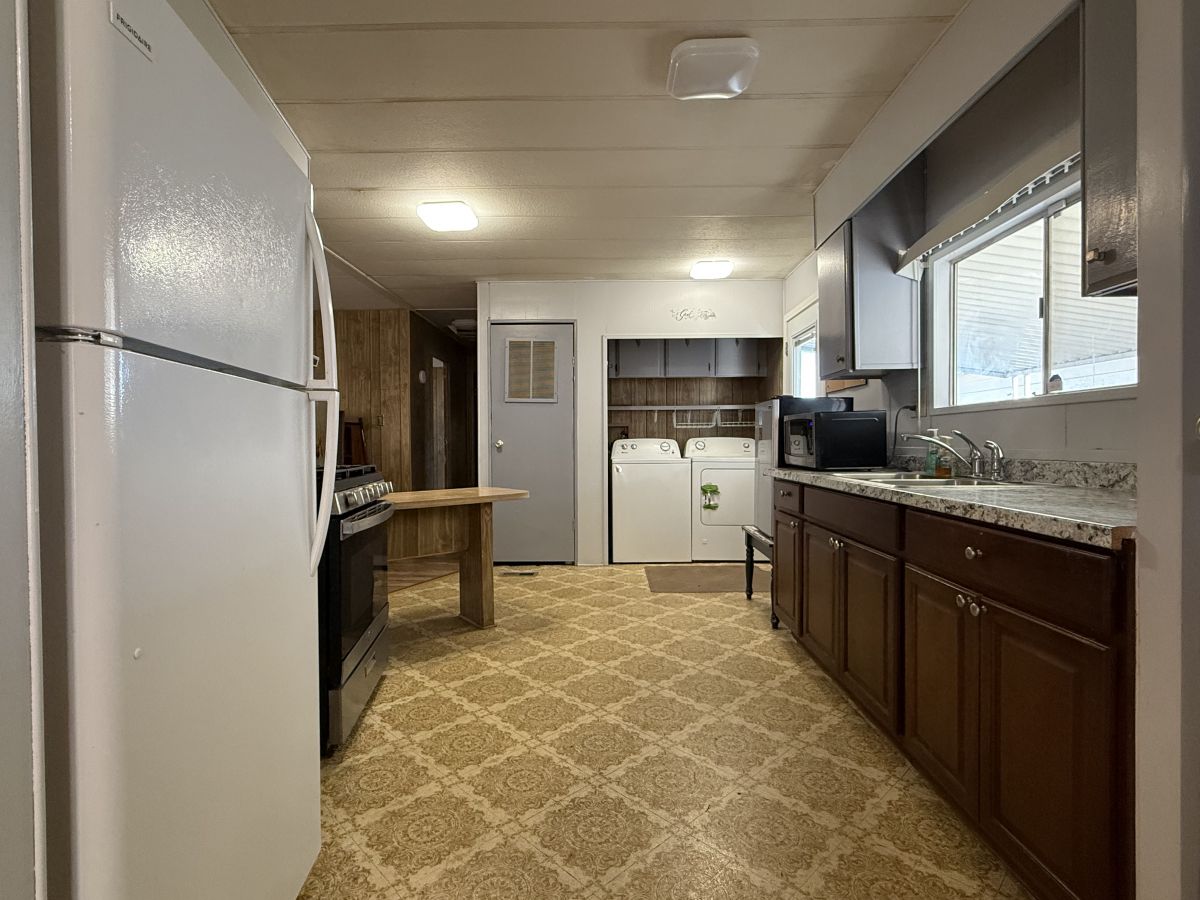 2200 W Wilson St # 068