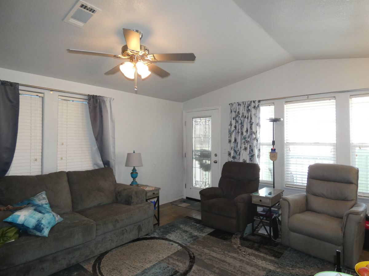 1110 North Henness Rd 1239