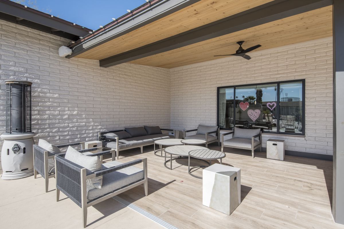 305 S. Val Vista Drive #320