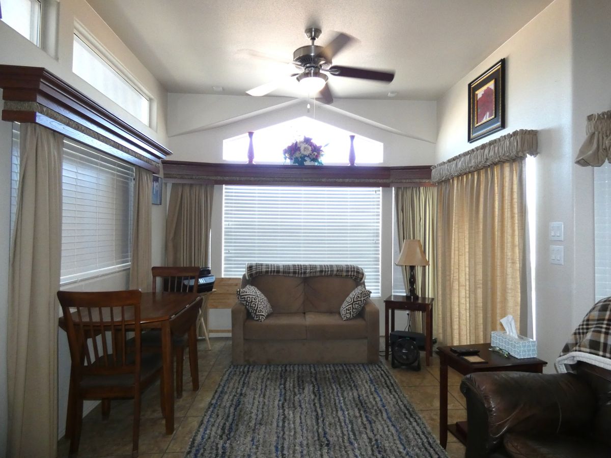 1110 North Henness Rd 1584