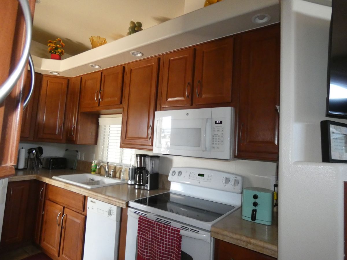 1110 North Henness Rd 1584