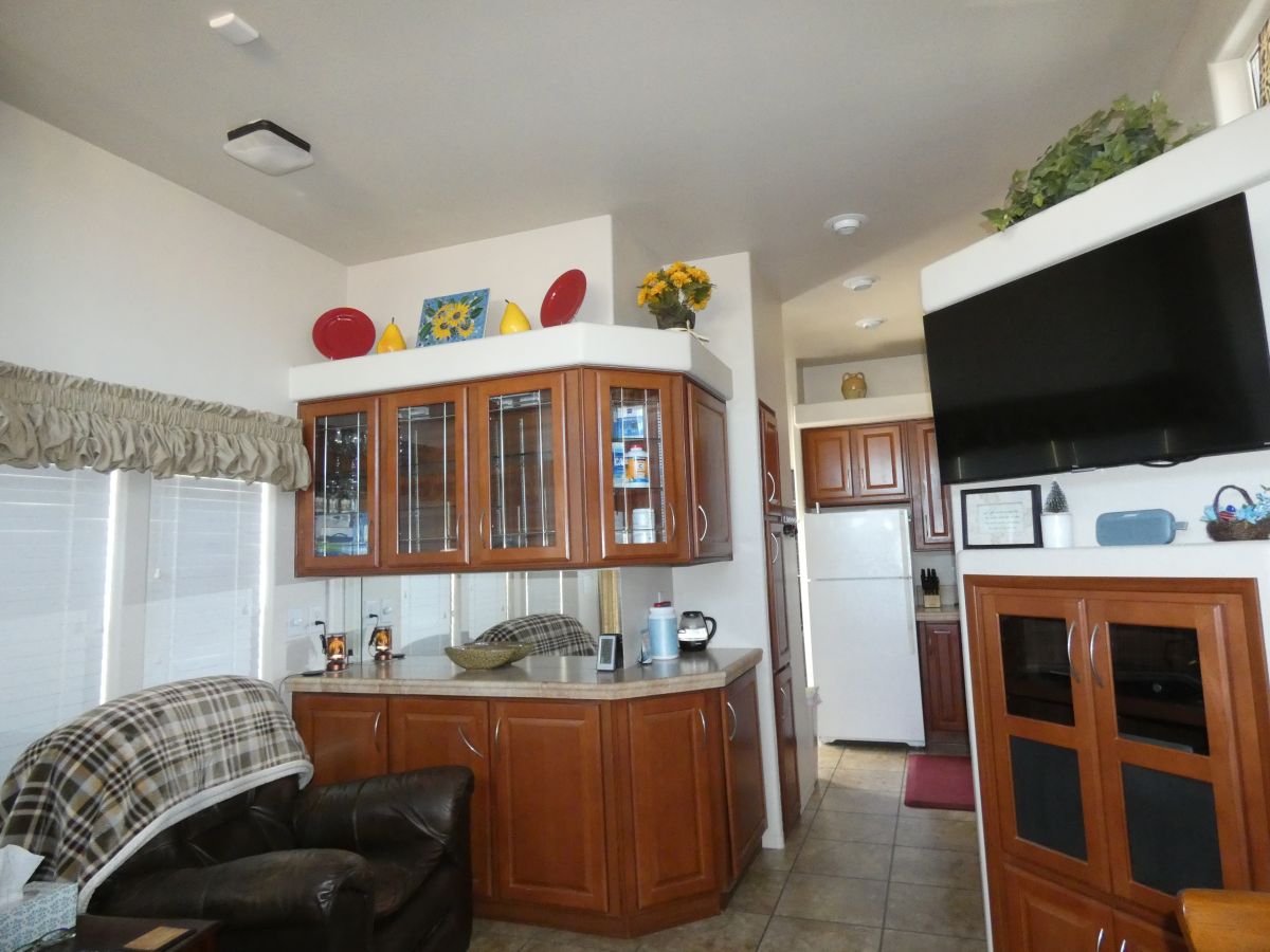 1110 North Henness Rd 1584