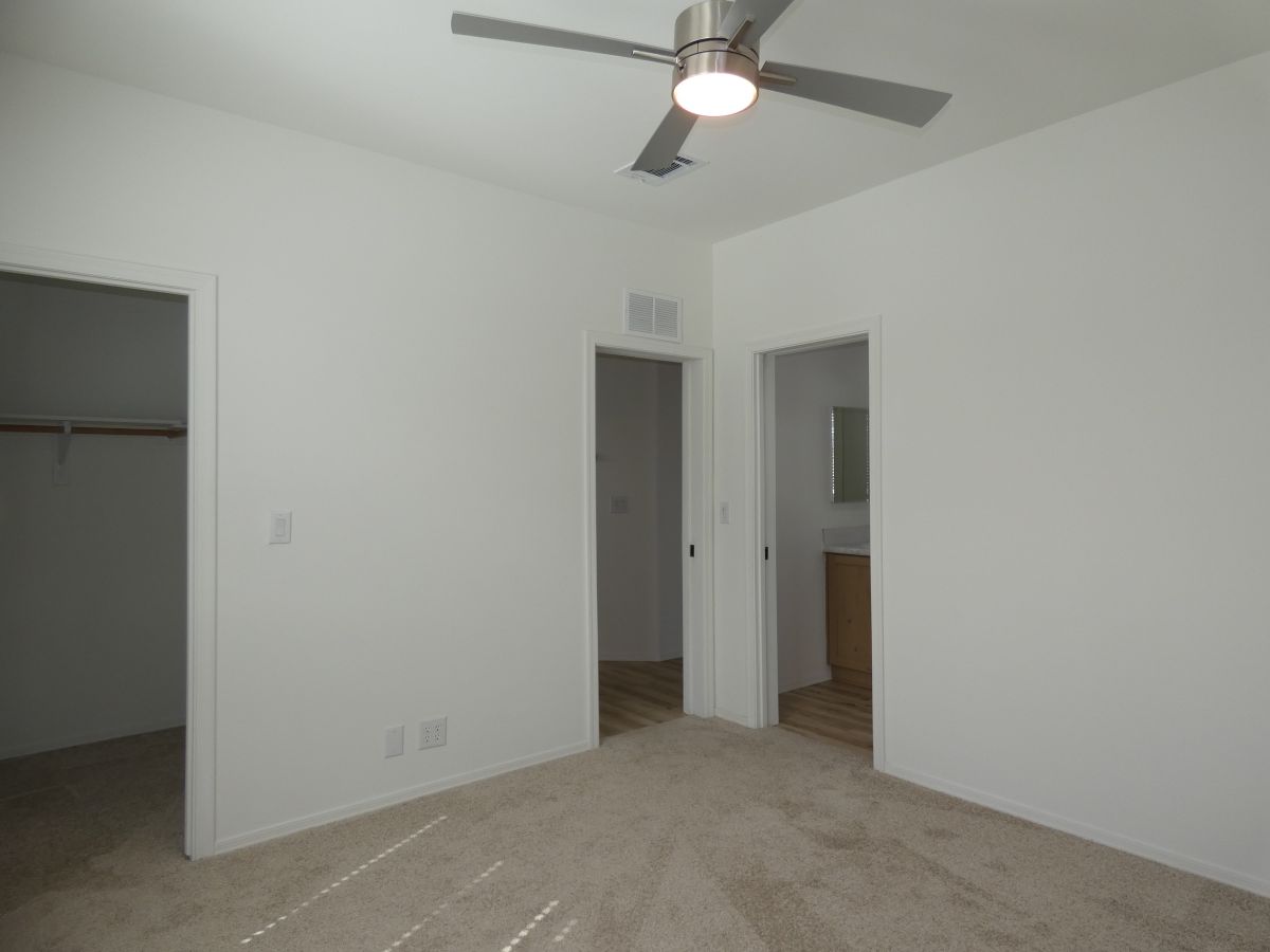 1110 North Henness Rd 2318