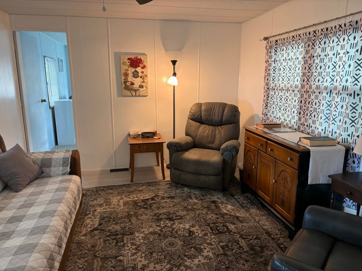 2900 Saralake Dr., South