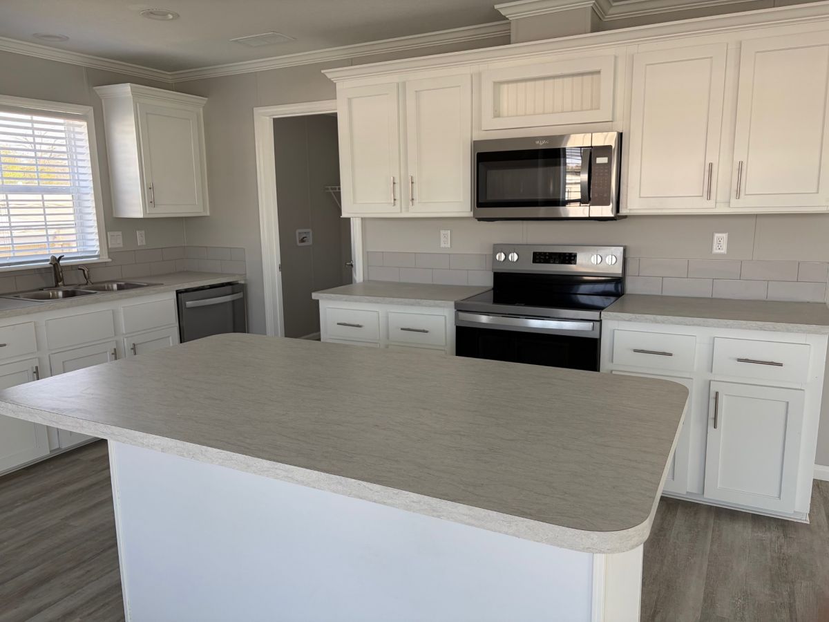 3127 Saralake Dr., North