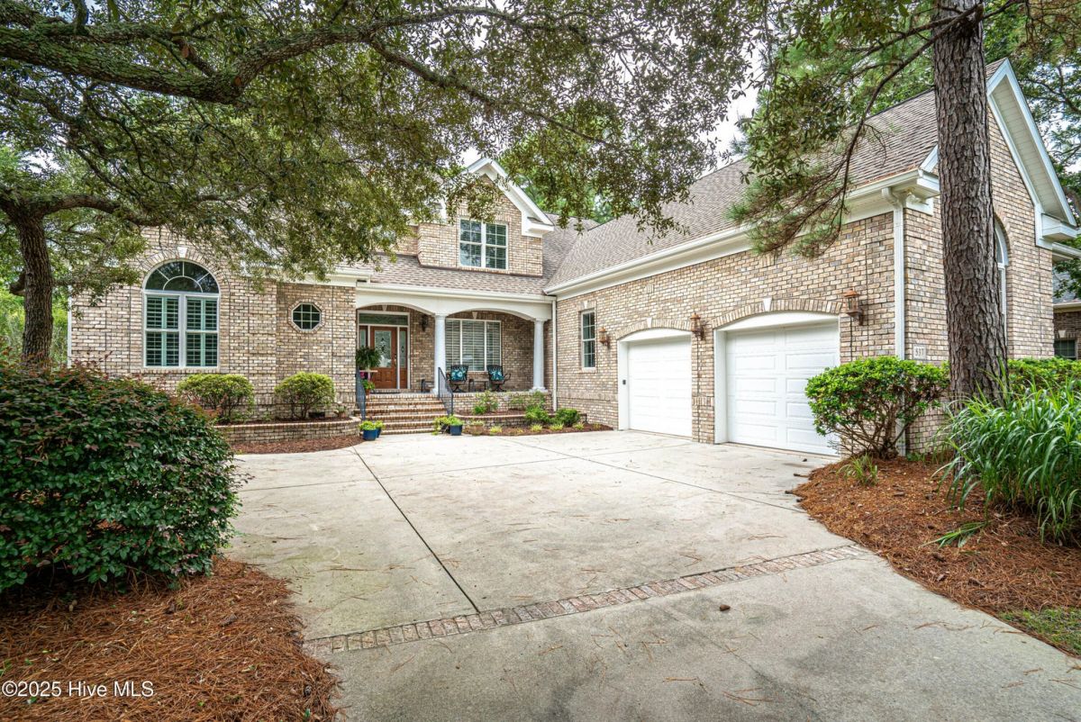 537 Gladstone Circle