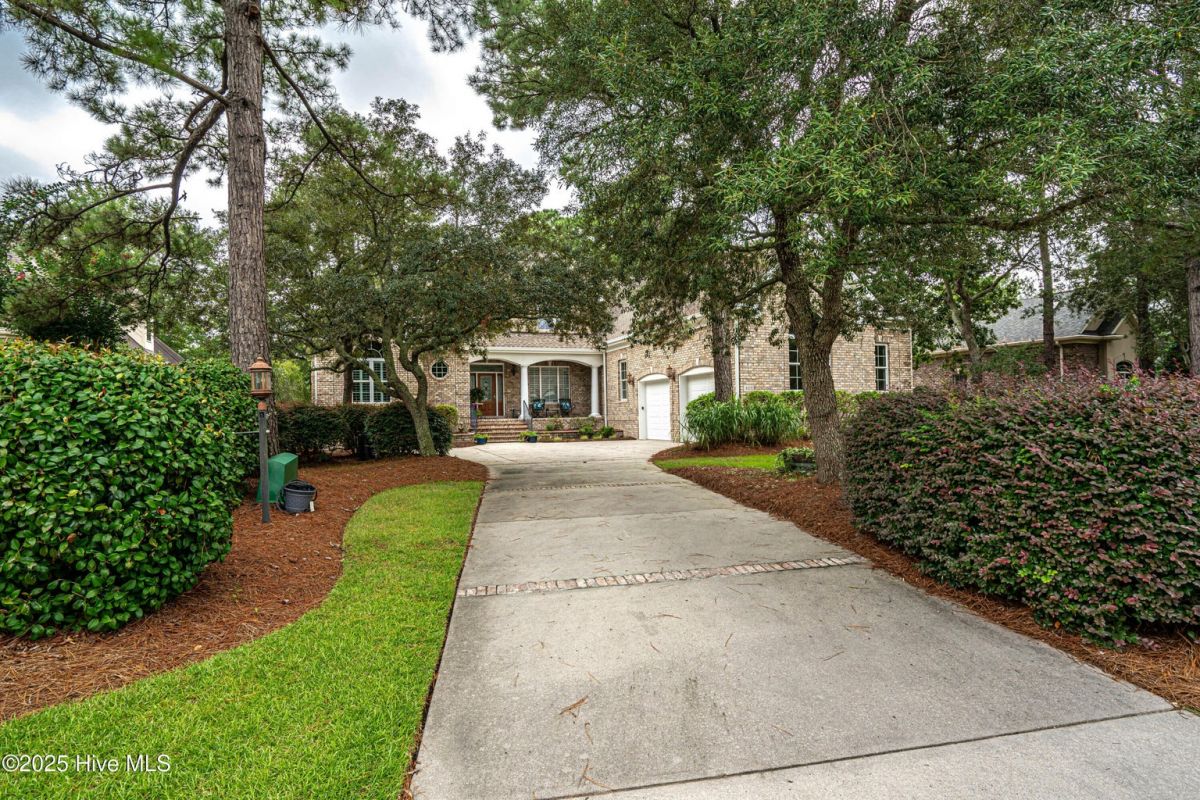 537 Gladstone Circle