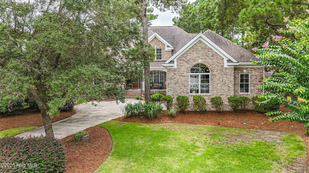 537 Gladstone Circle