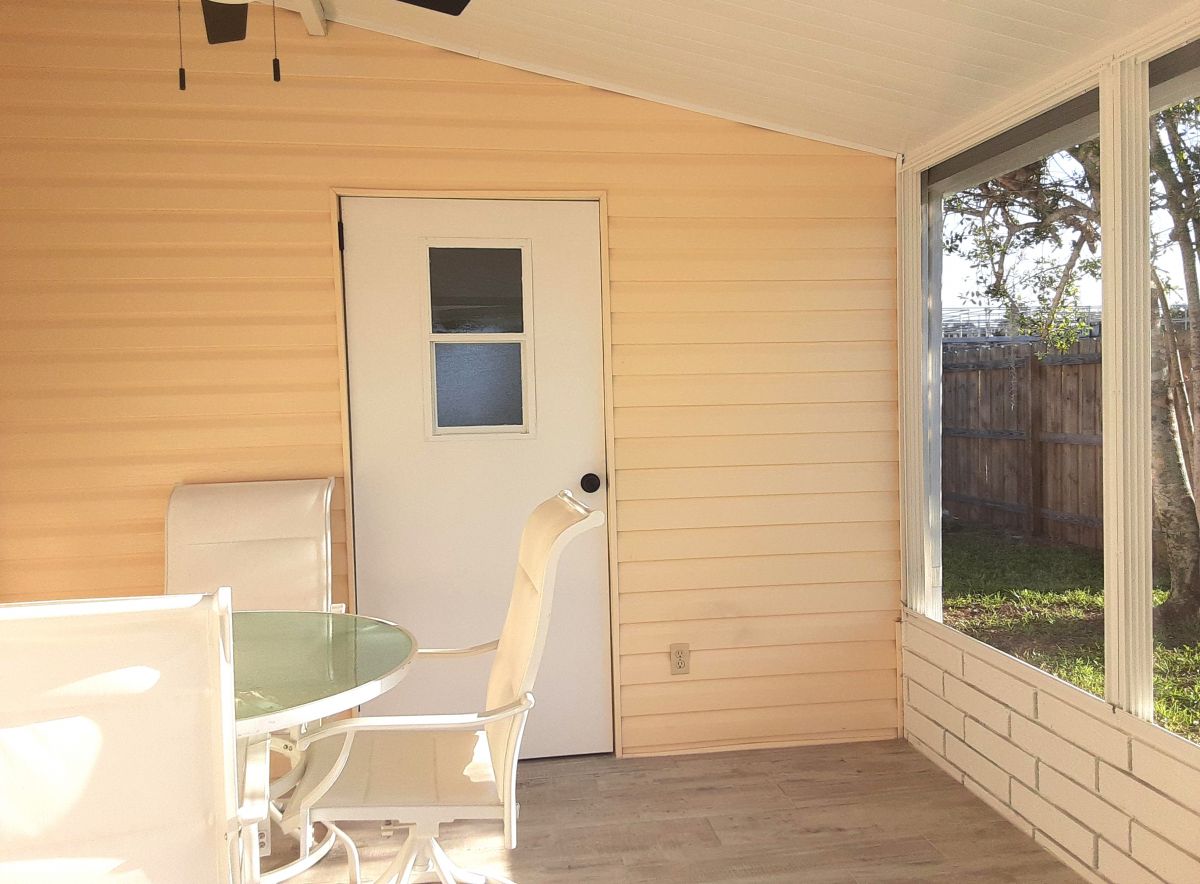 7155 W Lincolnshire Drive