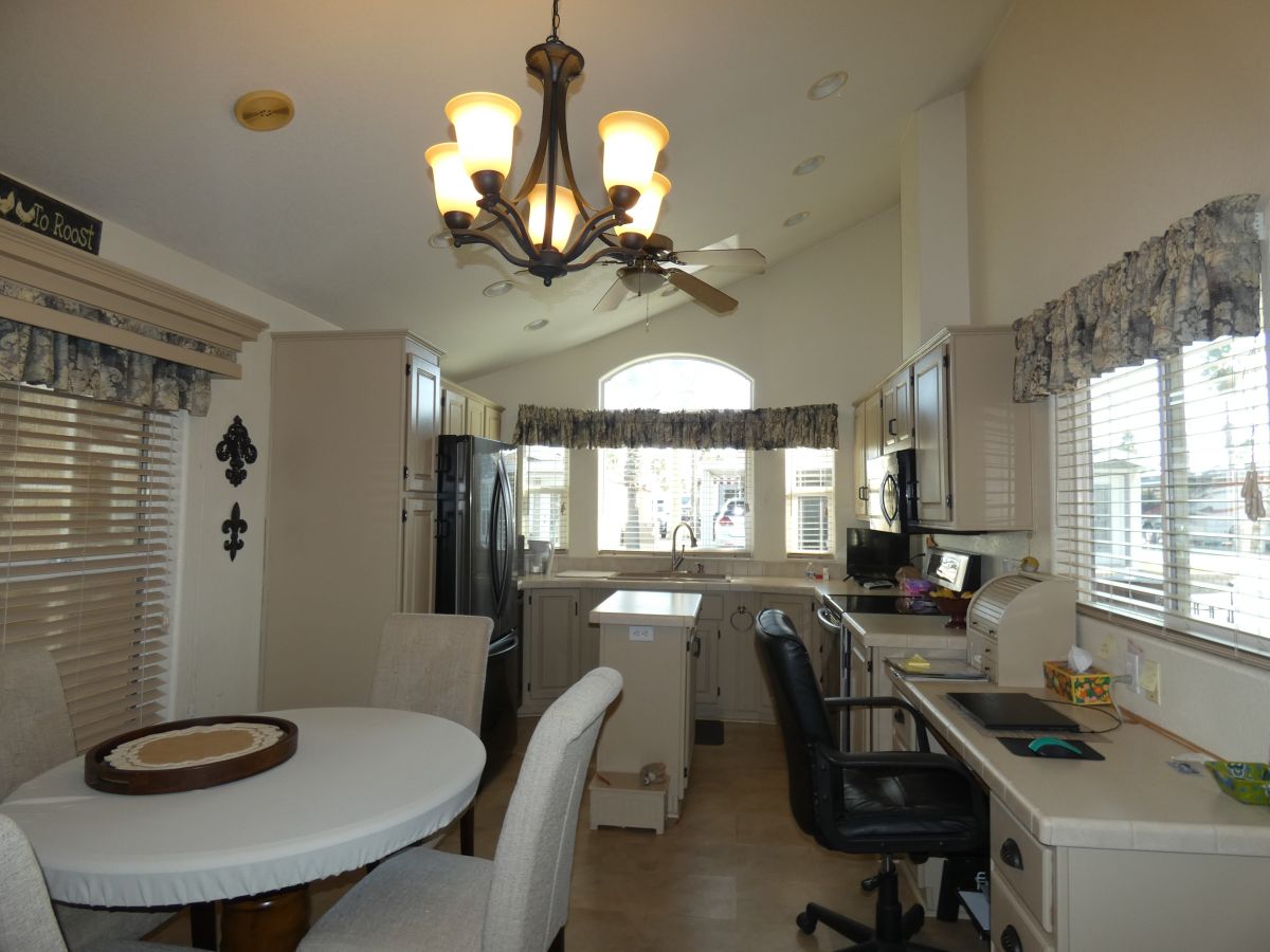 1110 North Henness Rd 1568