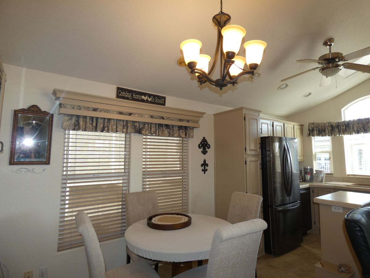 1110 North Henness Rd 1568