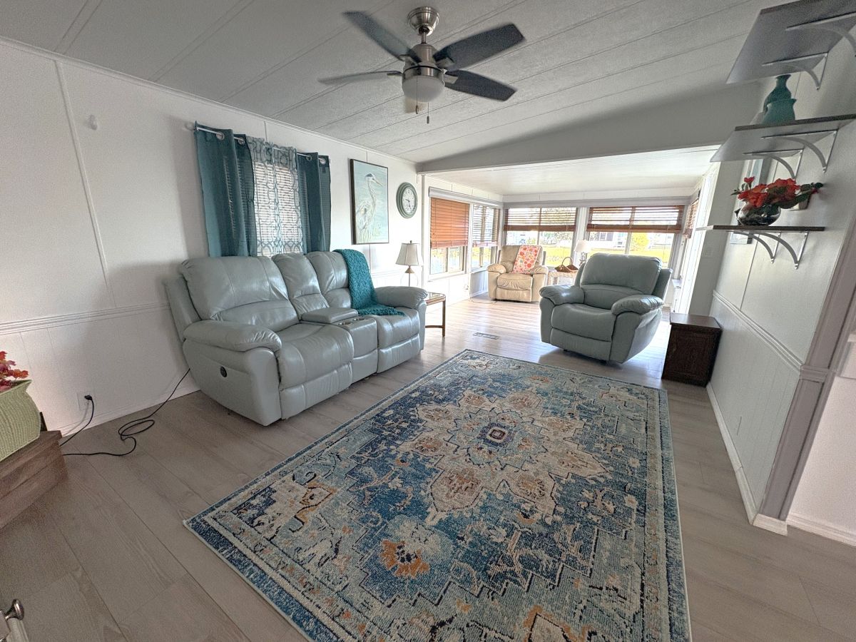 2552 NE Turner Ave #0098