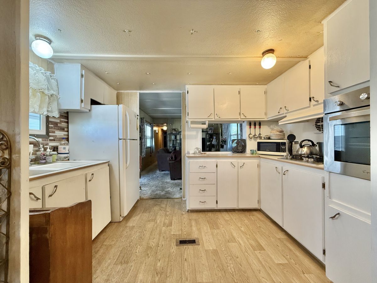 2200 W Wilson St # 088