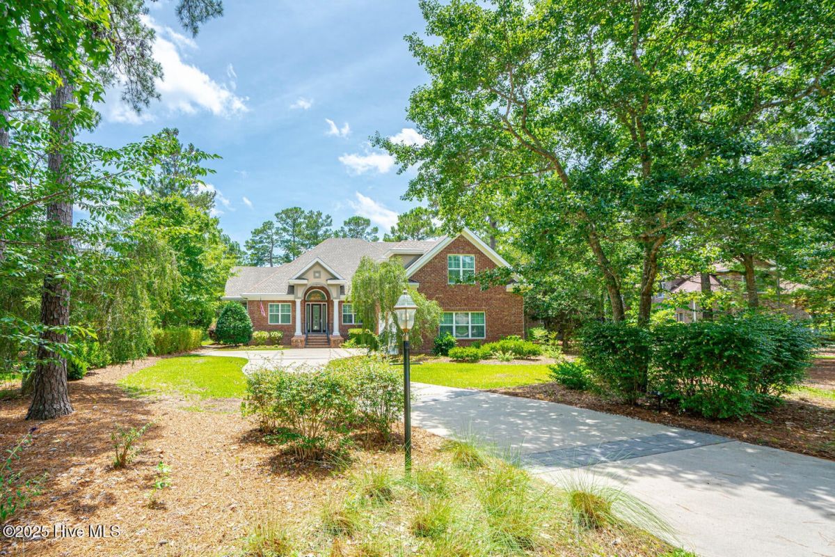 545 Gladstone Circle