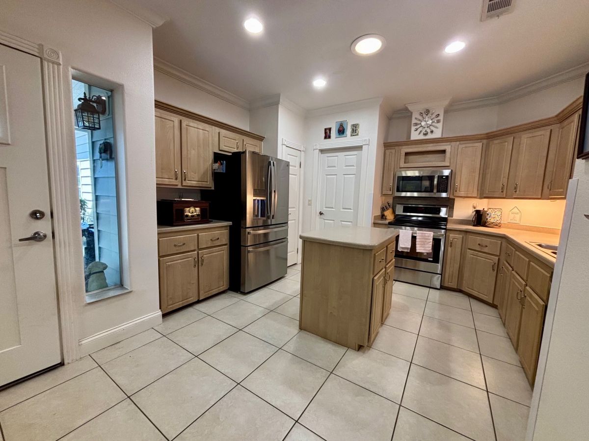 2546 PIER DR