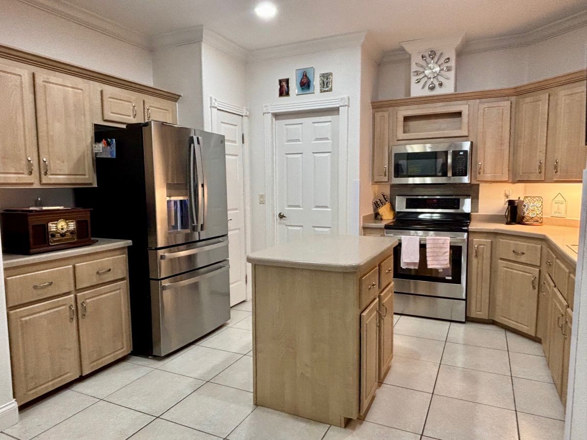 2546 PIER DR
