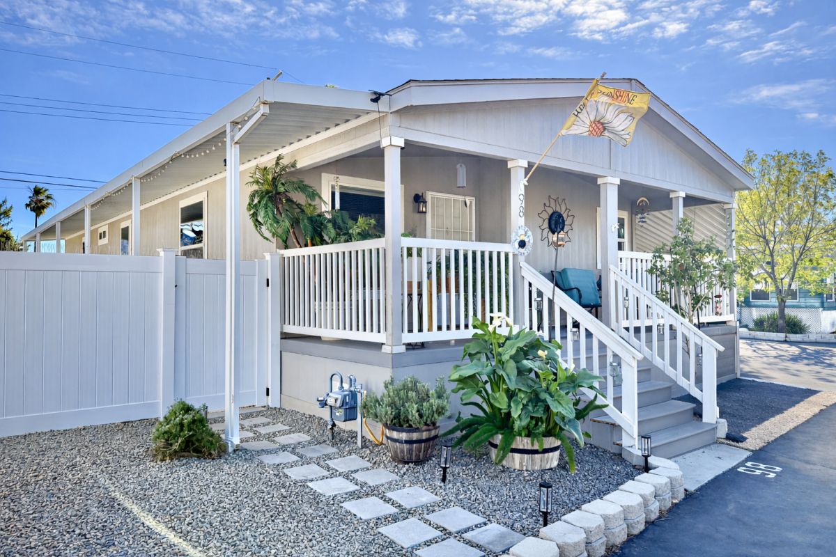 2200 W Wilson St # 098