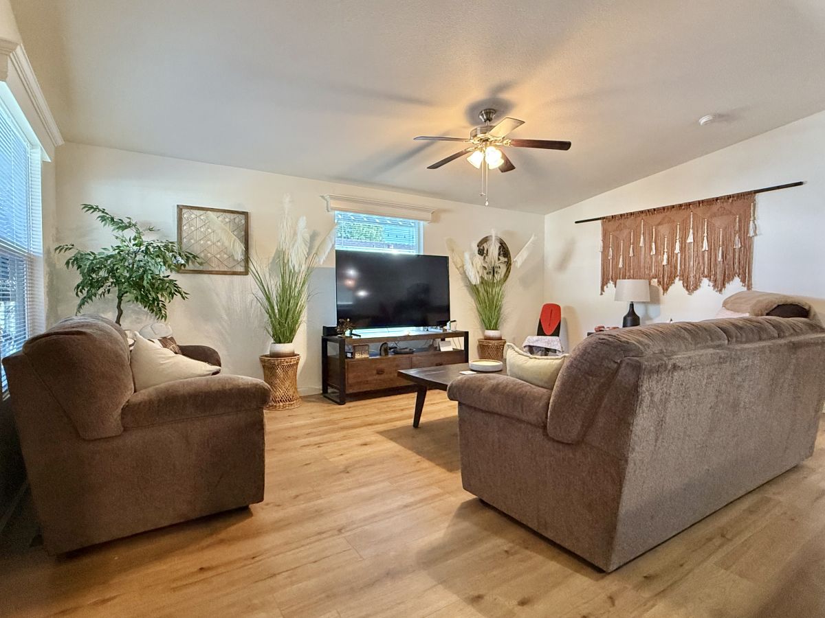 2200 W Wilson St # 098