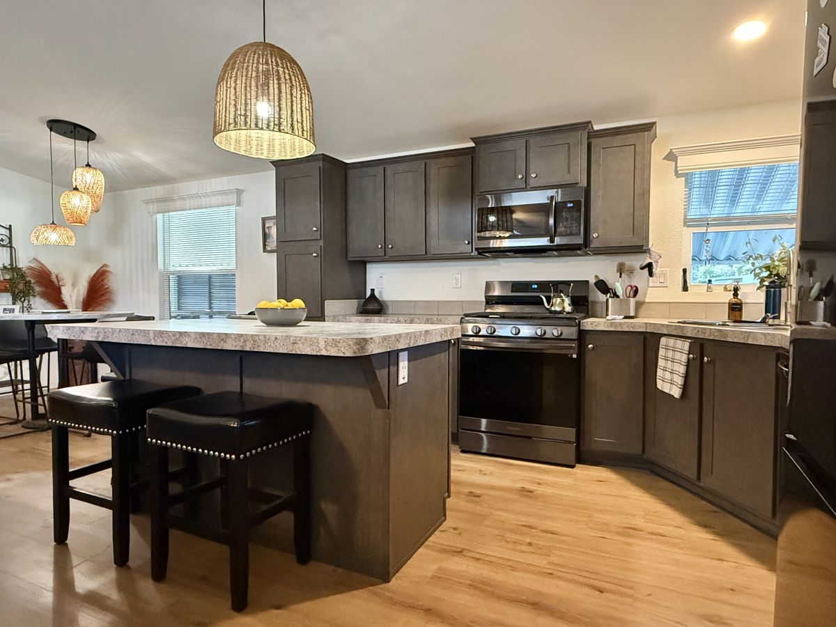 2200 W Wilson St # 098