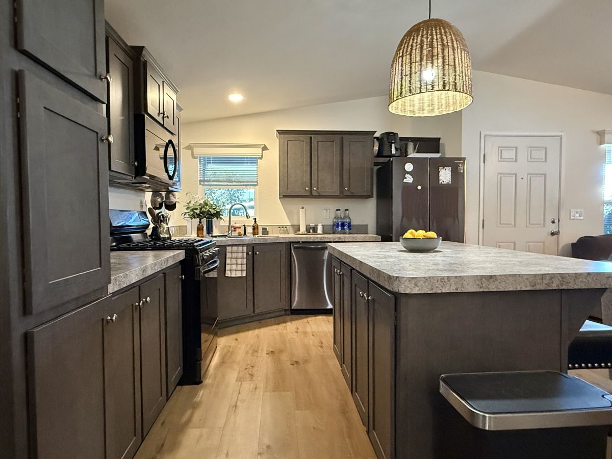 2200 W Wilson St # 098