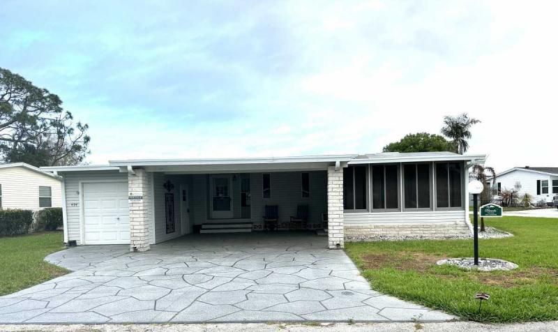 1438 Crooked Stick Loop Lot #494