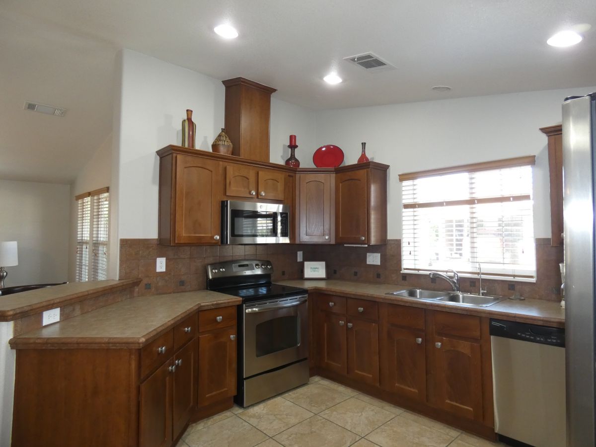 1110 North Henness Rd 1316