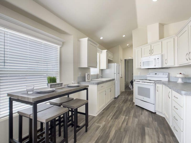 1050 S. Arizona Blvd. #B04