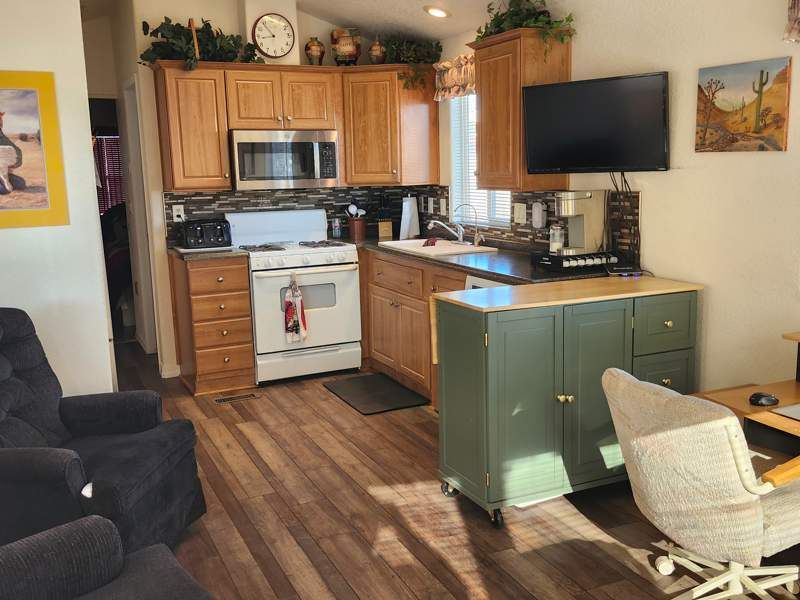 10442 N Frontage Rd #081