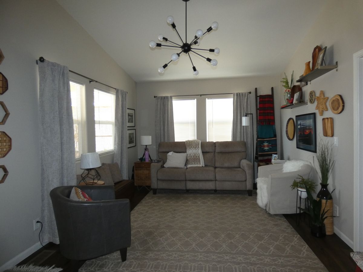 1110 North Henness Rd 421