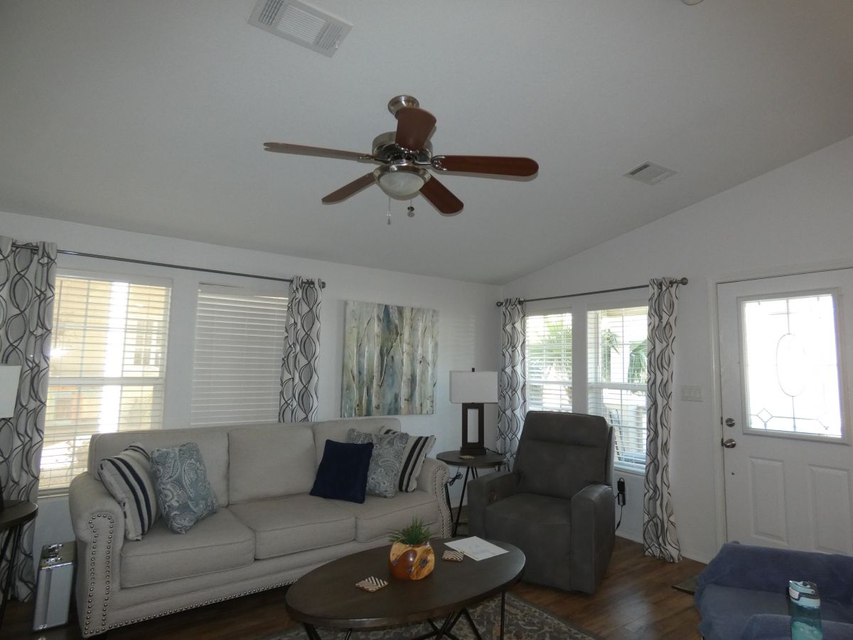 1110 North Henness Rd 1275