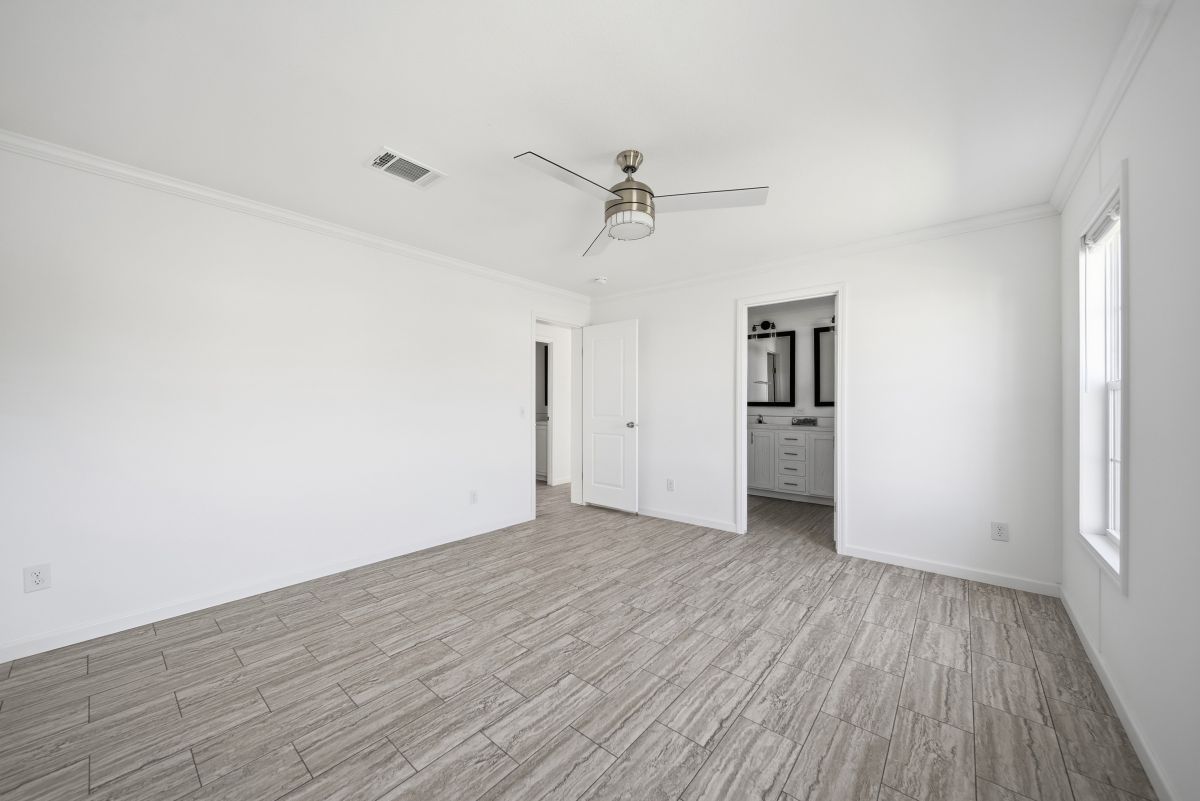 3000 US HWY 17/92 W LOT #660