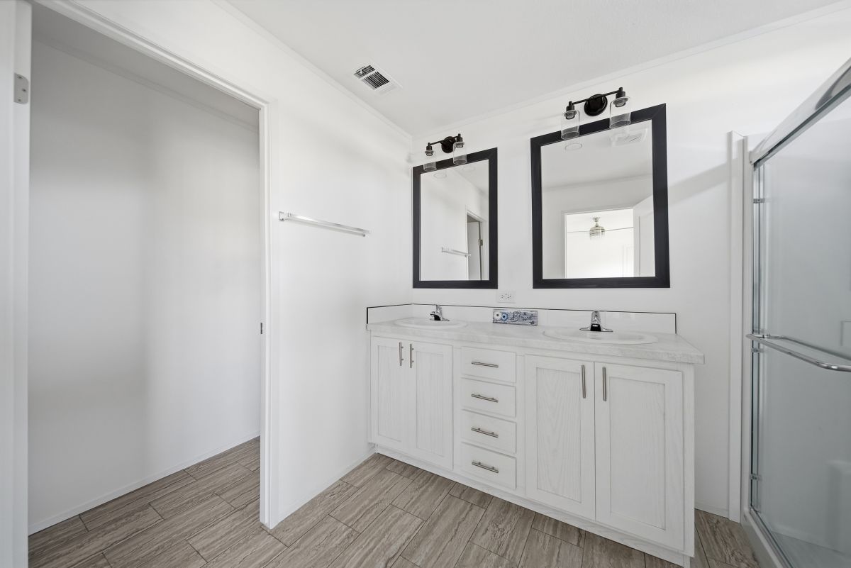 3000 US HWY 17/92 W LOT #660