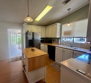 1313 Calle Bonita Dr.