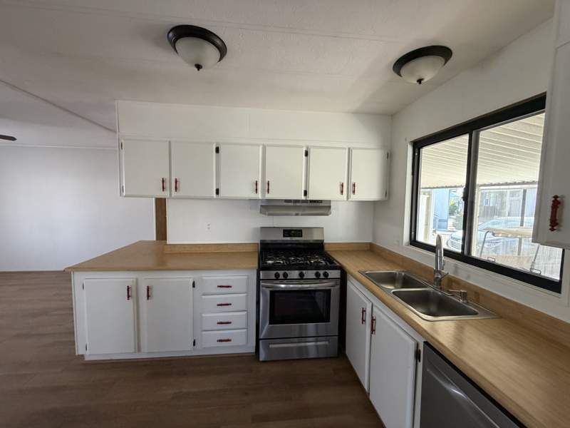 3300 E. Broadway Rd. #121