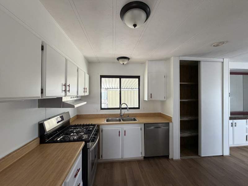 3300 E. Broadway Rd. #121