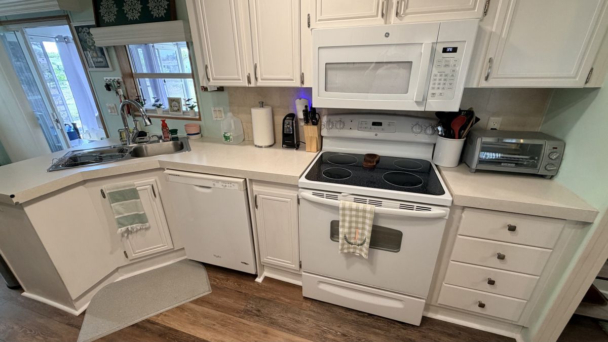 7032 W Wiltshire Lane