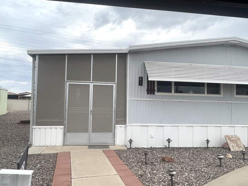 305 S. Val Vista Drive #372