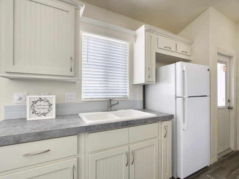 1050 S. Arizona Blvd. #B04