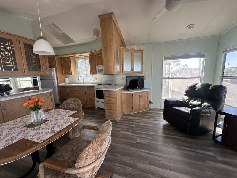 10442 N Frontage Rd #137