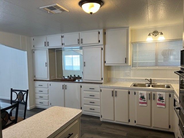 2050 W. Dunlap Ave #B158