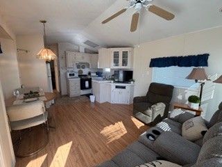 10442 N Frontage Rd #360