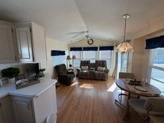 10442 N Frontage Rd #360