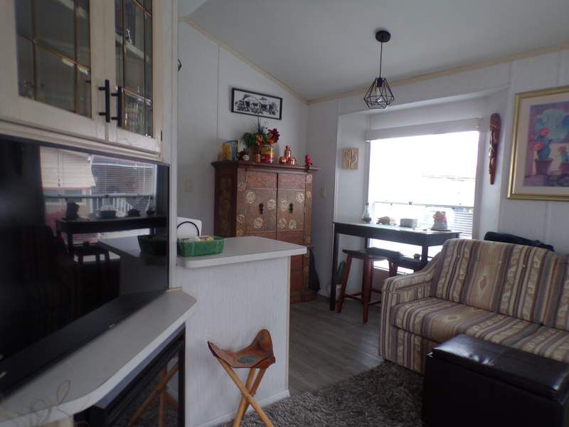 1050 S. Arizona Blvd. #048