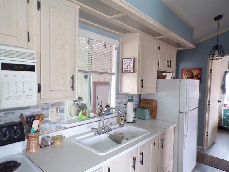 1050 S. Arizona Blvd. #048